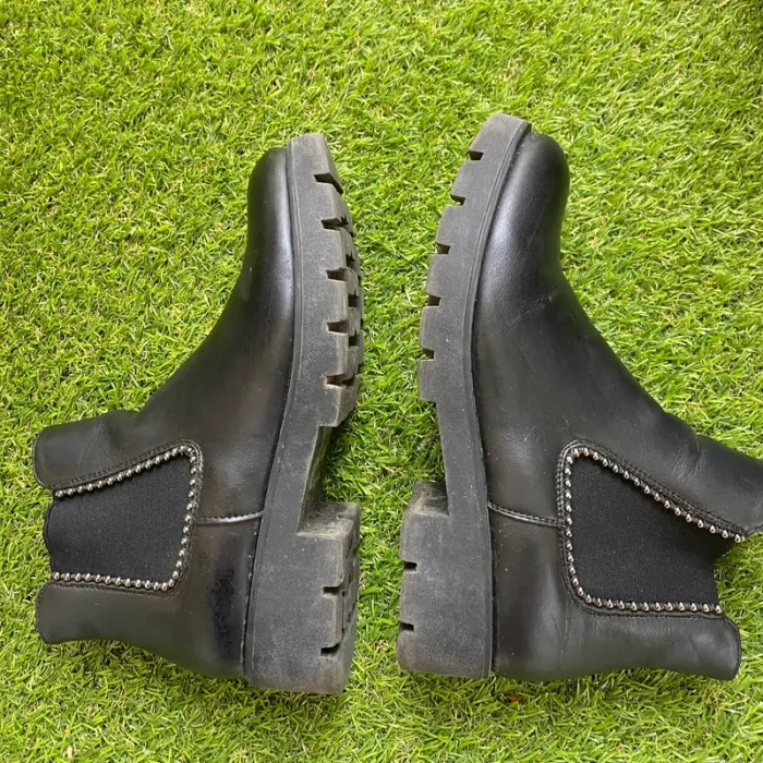 Bottines chelsea noir cloutées taille 38 chaussea