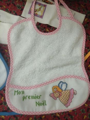 Bavoir brodé main