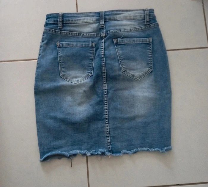 Jupe en jean. Taille 40. Hello Miss - photo numéro 2