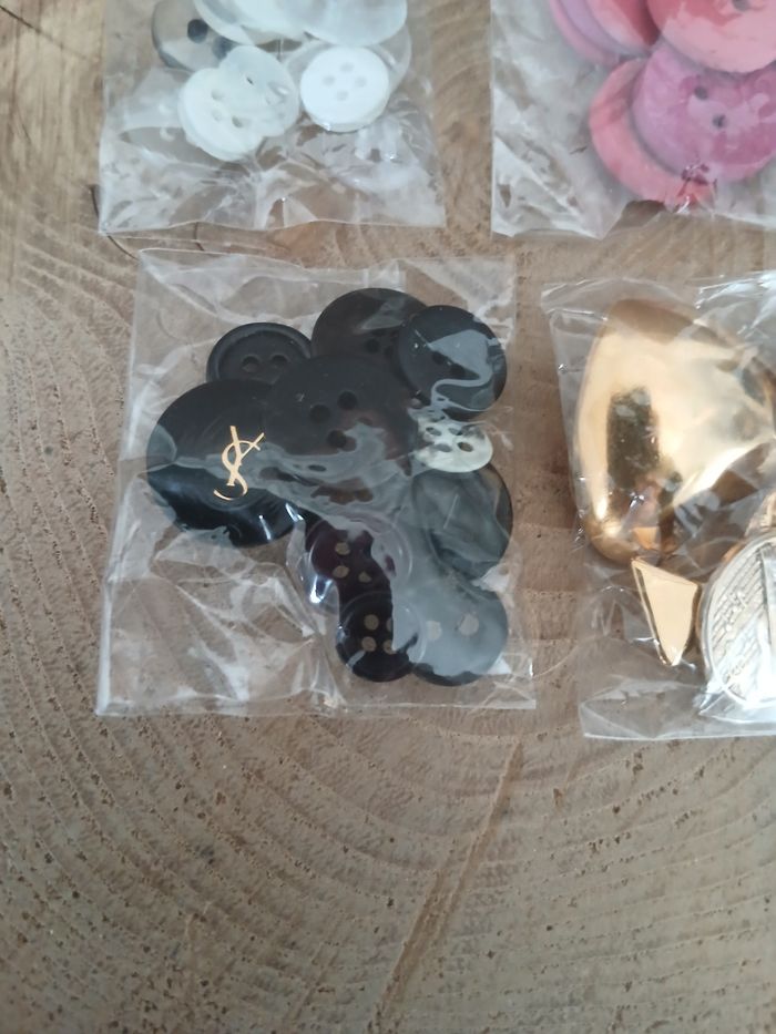 Lot de 4 sachets de boutons - photo numéro 3