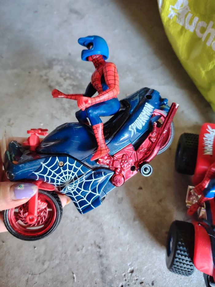 Lot spider man et vehicule. Quad, moto, hélico - photo numéro 2
