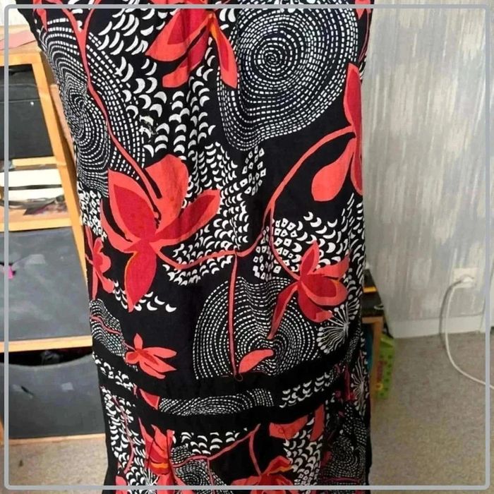 Jolie  robe  fleurie  taille  38 - photo numéro 4