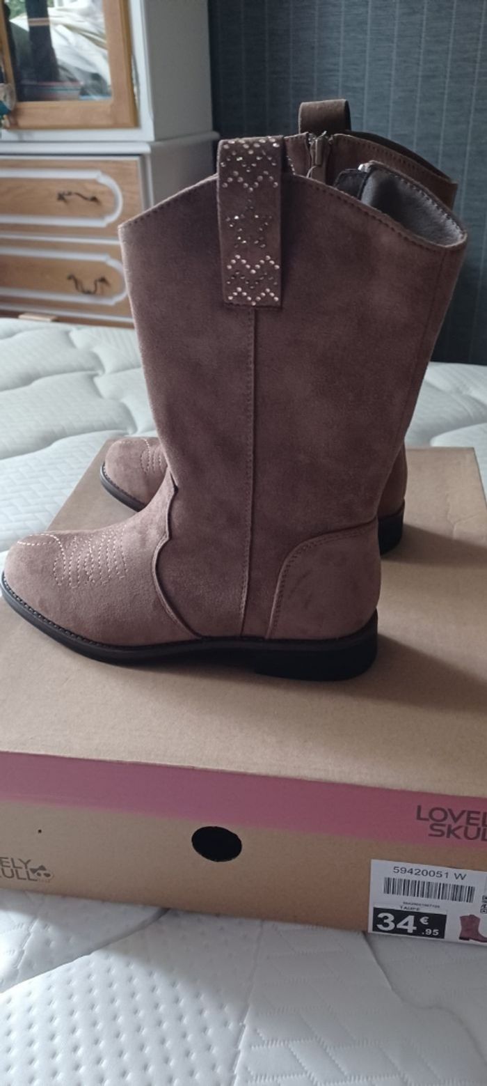 Très jolie mini bottes fille Pointure 32 - photo numéro 10