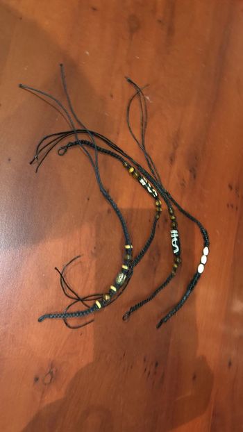 Lot de 4 bracelets neuf
