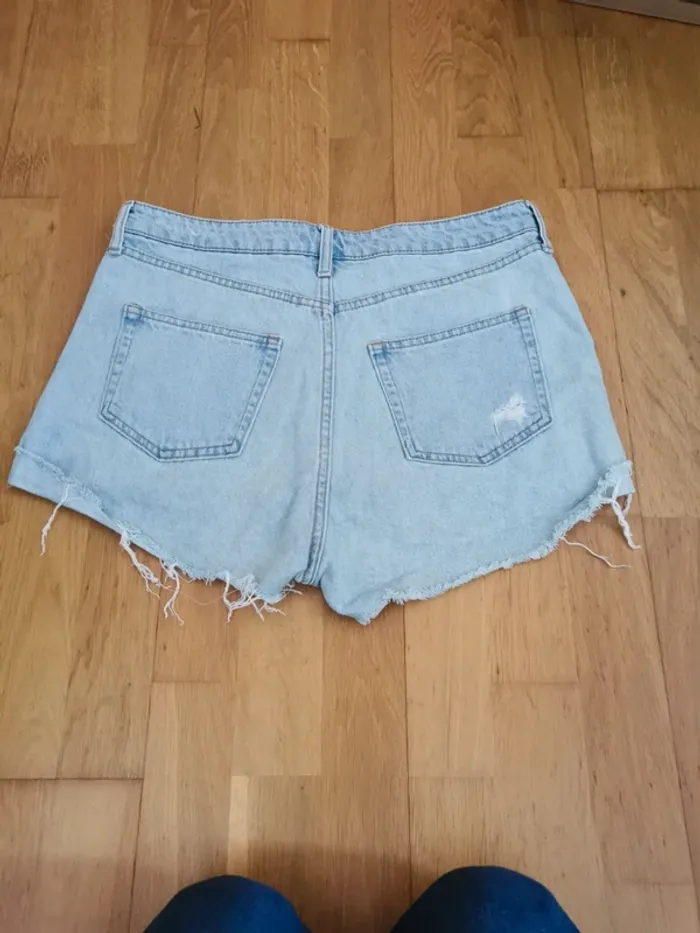 Short en jean troué H&M taille 38 - photo numéro 3