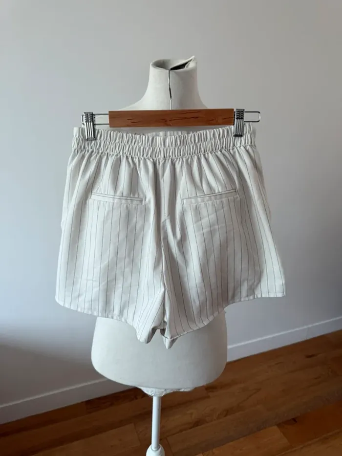 Short à rayures L/40 Bershka - photo numéro 2
