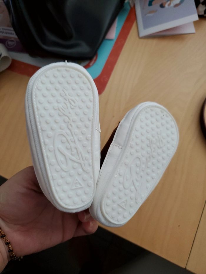 Chaussure bébé - photo numéro 2