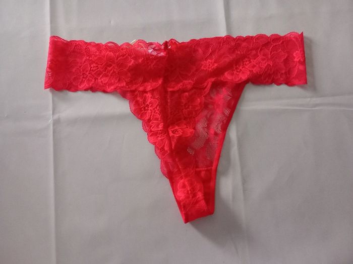 String rouge taille 42