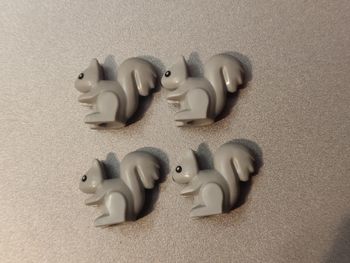 4 écureuils gris Lego - en parfait état jamais utilisés - vrai Lego