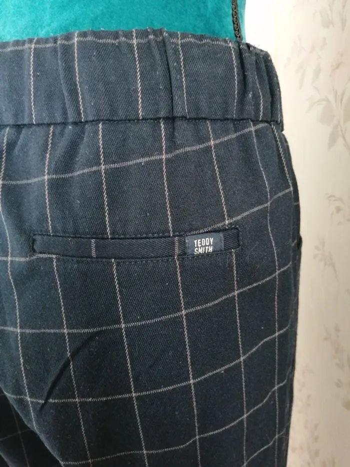 Pantalon noir droit à carreaux avec lignes beiges élastique à la taille et lien / teddy Smith / (38) - photo numéro 8