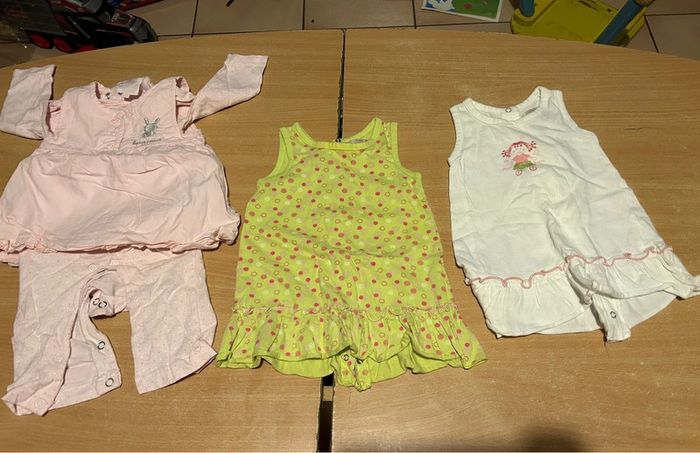 Lit de 25 vêtements taille 3 mous - photo numéro 5