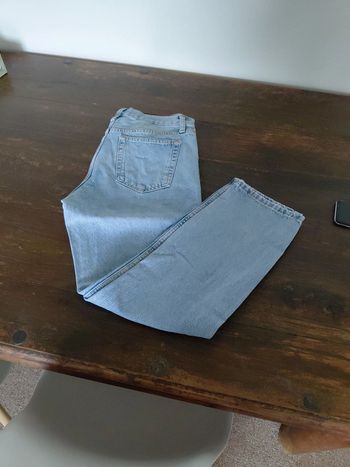 Jean troué coupe droite Mango