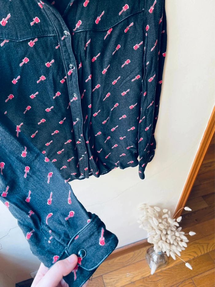 Sublime chemise kookai noir avec dessins guitare électrique taille 40 - photo numéro 4