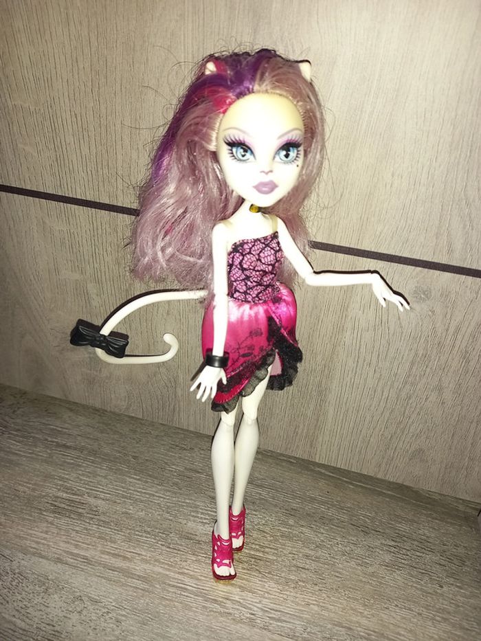 poupée monster high catrine demew avec accessoires