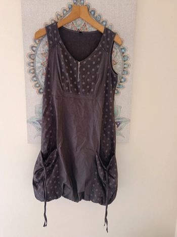 Robe sans manches forme boule sur le bas t40