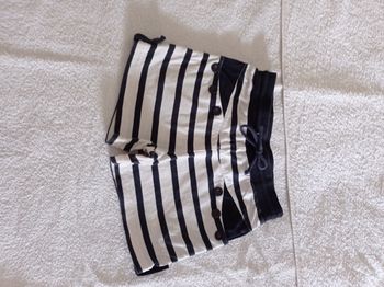 Short fille marin rayé blanc et bleu