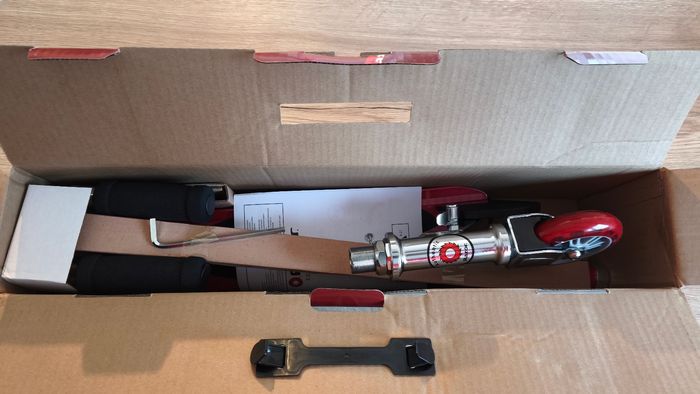 Trottinette rouge - razor - 6 ans - NEUF - photo numéro 4