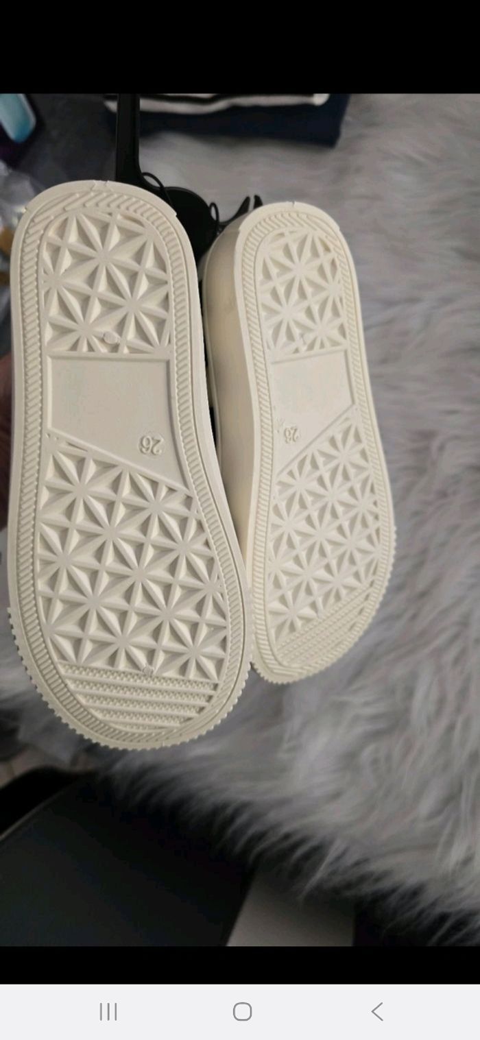 (Neuves non portées)🏷🥰 baskets toiles pointure 26 unisex 🏷🥰 - photo numéro 3