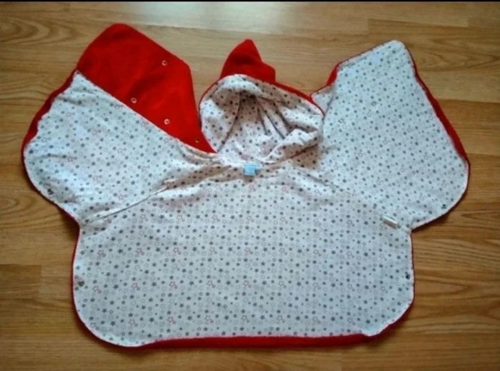 Poncho / sortie de bain - piscine. Fille.  Winnie l'ourson. Disney baby. 
Taille 18 mois - photo numéro 7