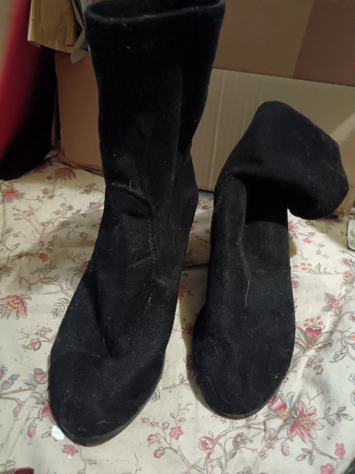 Bottes en velours noir taille 40 - photo numéro 2
