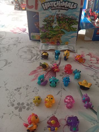 Lot de figurines hatchimals e