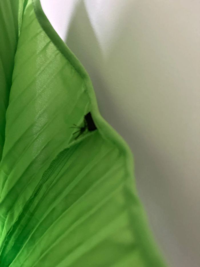 👗 Robe plissée mi-longue à bretelles fines - Vert- neuf sans étiquette - Mango - taille M - photo numéro 4