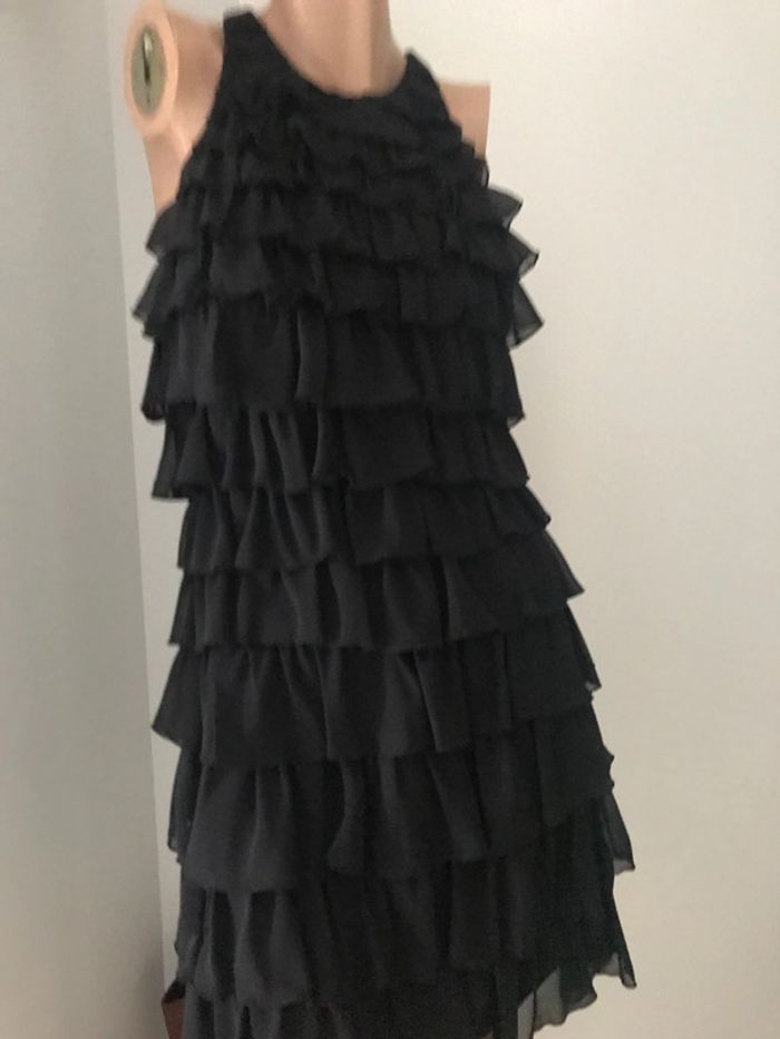 Belle robe volants dos nu Lipsy 38 black