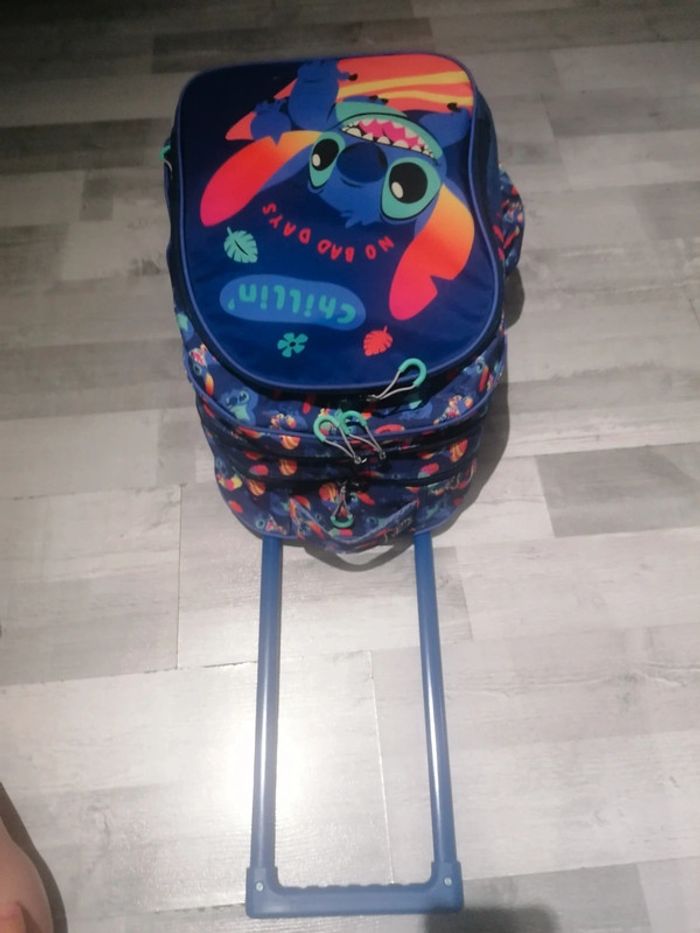Sac  dos et roulettes Stitch 🎒 - photo numéro 19