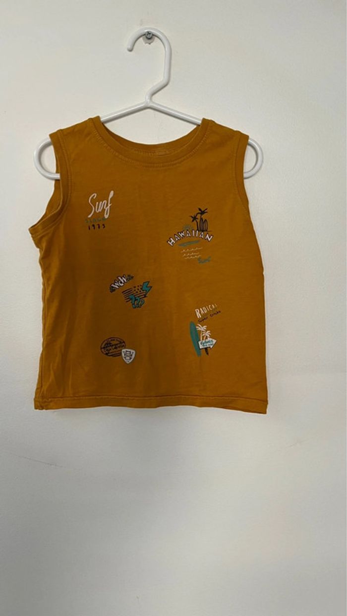 T shirts sans manche in extenso en parfait état taille 4 ans . - photo numéro 2