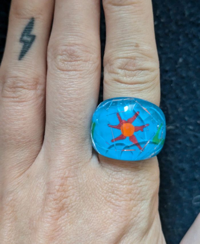 Bague en résine style vintage