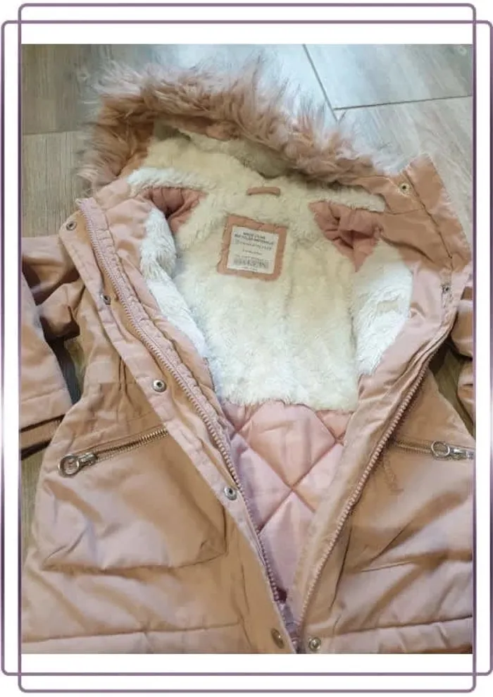 Manteau Primark 3/4 ans, bon état mais quelques traces d'usures - photo numéro 2