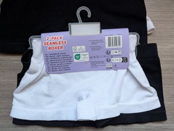 4 Boxers / shorty fille épias 122 / 128 cm noir et blanc sans couture