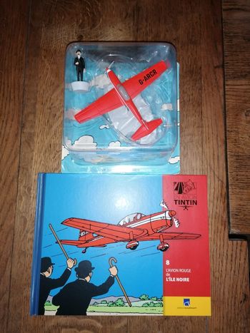 Tintin Avion n8 L avion rouge de L île noire