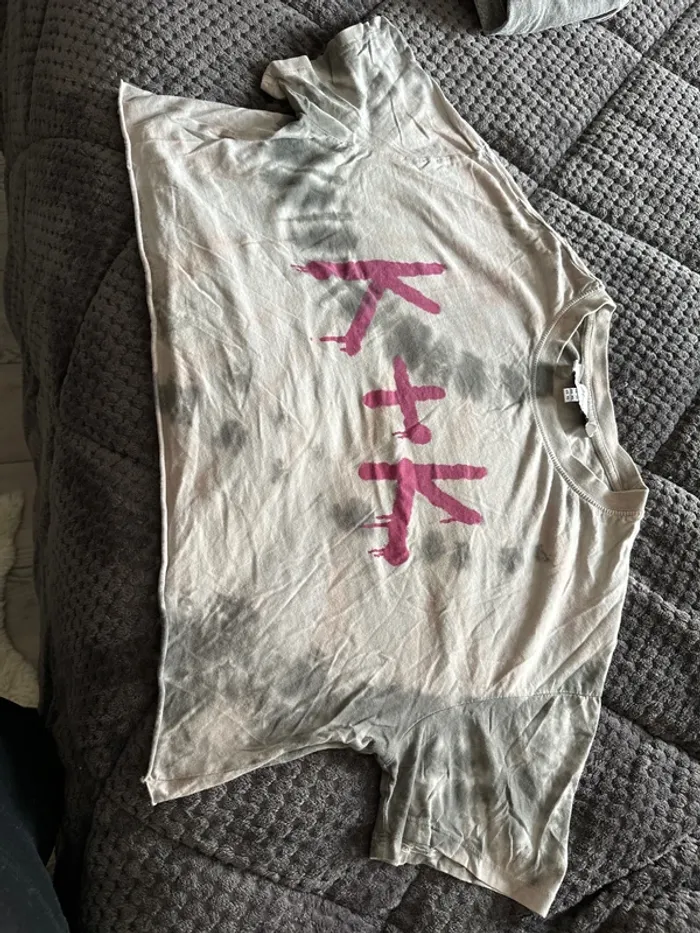 Teeshirt top court