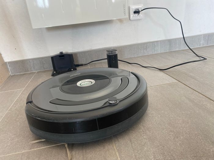 Aspirateur robot connecté roomba irobot 676 - photo numéro 2