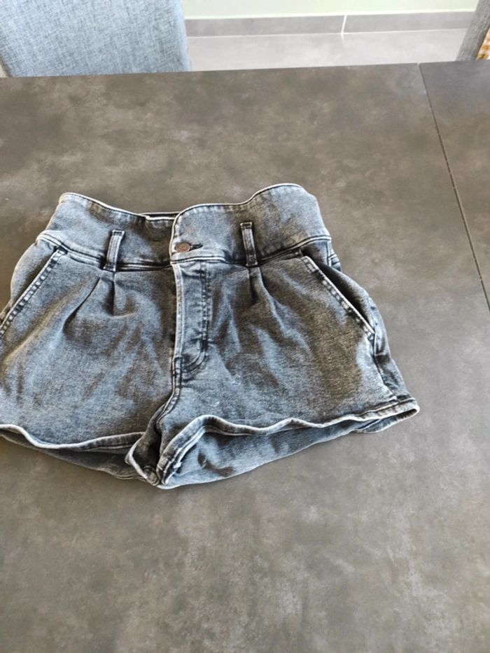 Short jean taille 40 - photo numéro 3