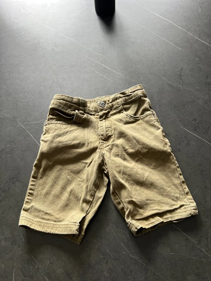 Short kaki