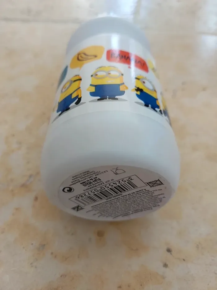Gourde Les Mininions NEUVE - photo numéro 3