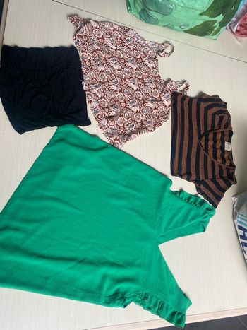 4 hauts tee shirts