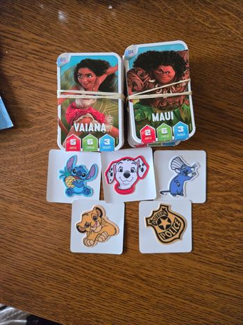 Lot de cartes et fixeez disney