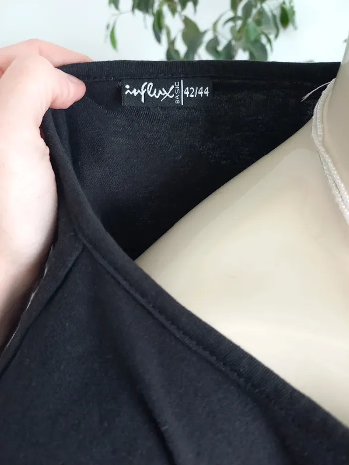 Pull noir femme 42/44 - photo numéro 8