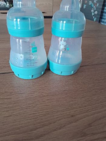 2 biberons mam