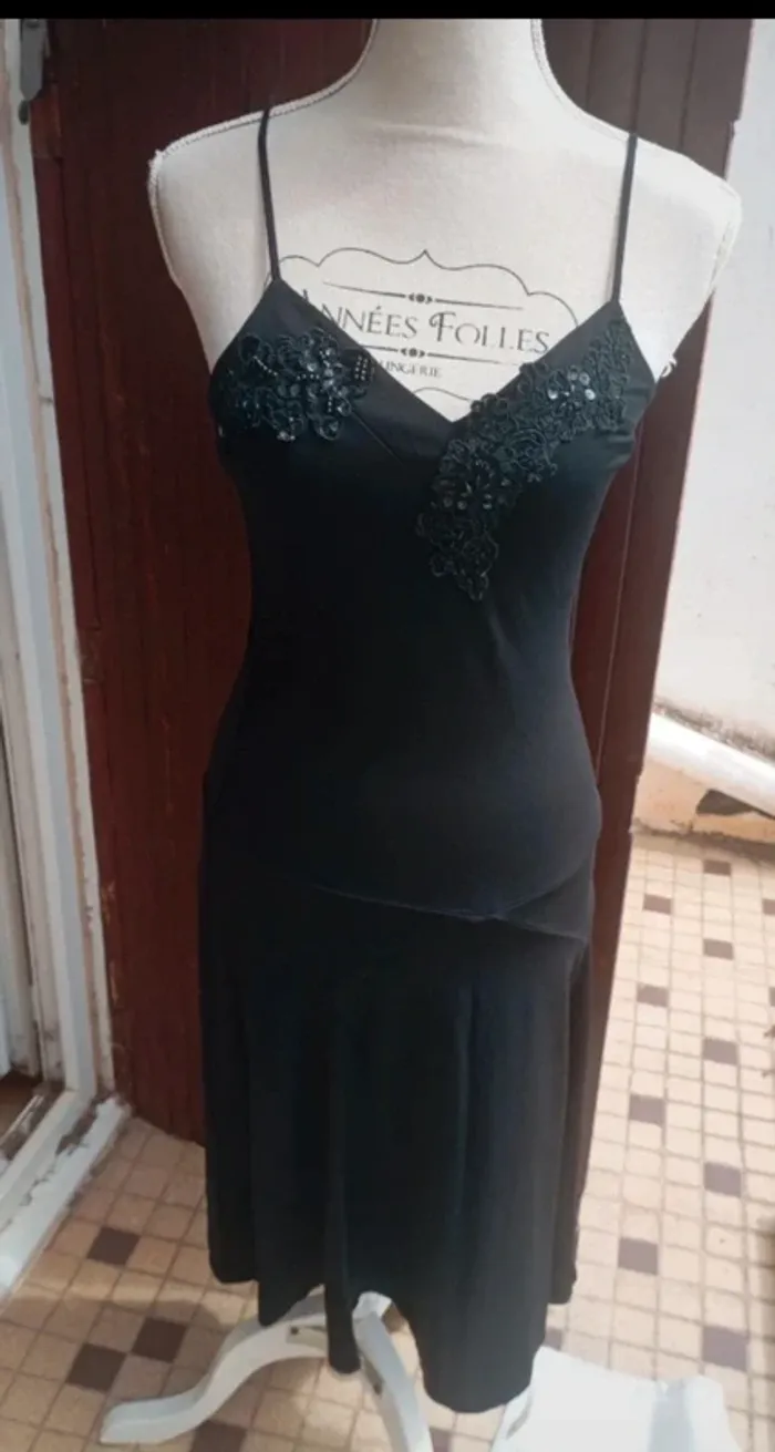 Robe Kookai noire, taille 1, avec broderies et perles
