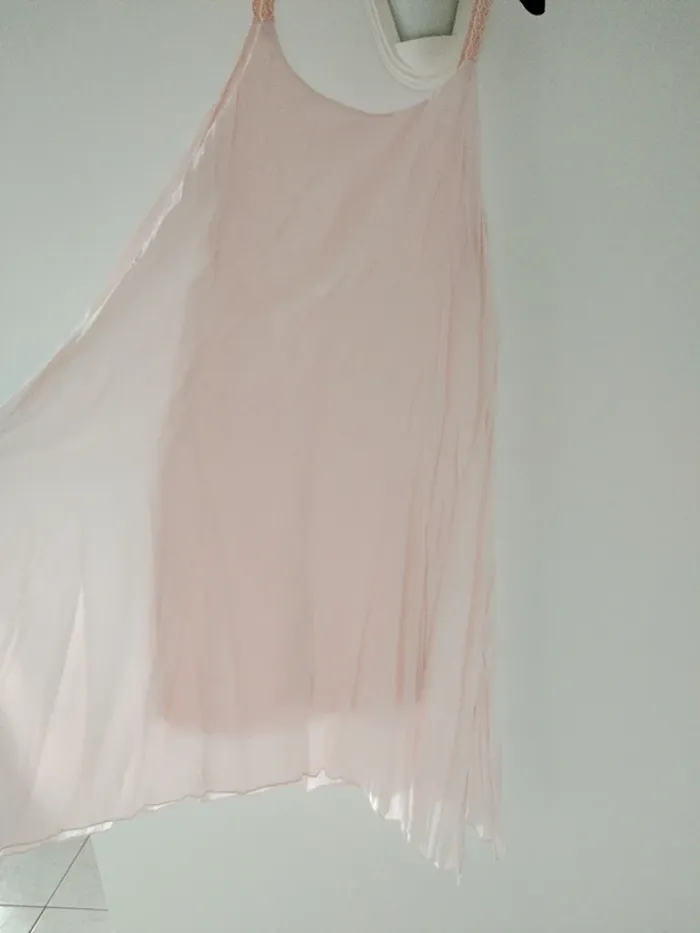 Robe d'été mi-longue à bretelles rose clair - photo numéro 3
