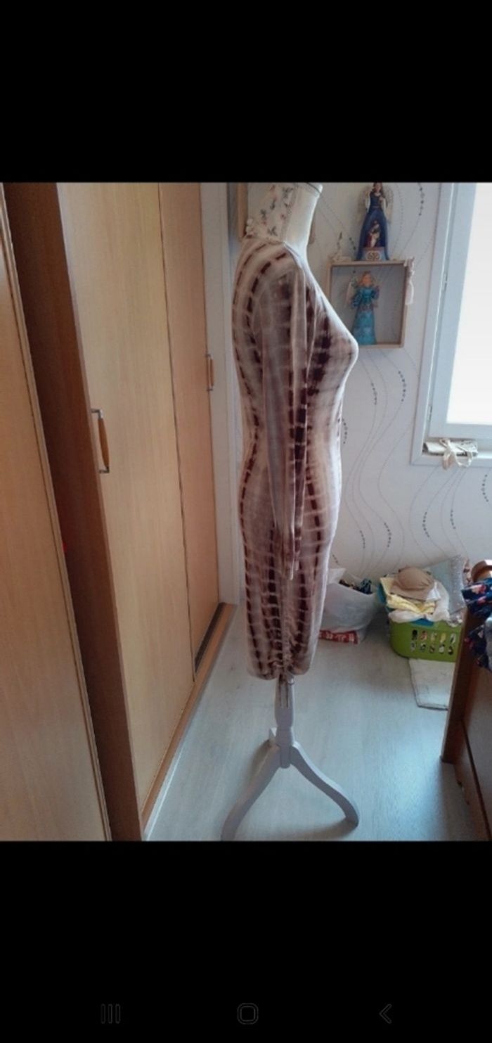 Jolie robe shein moulante t s beige grenat blanc - photo numéro 9