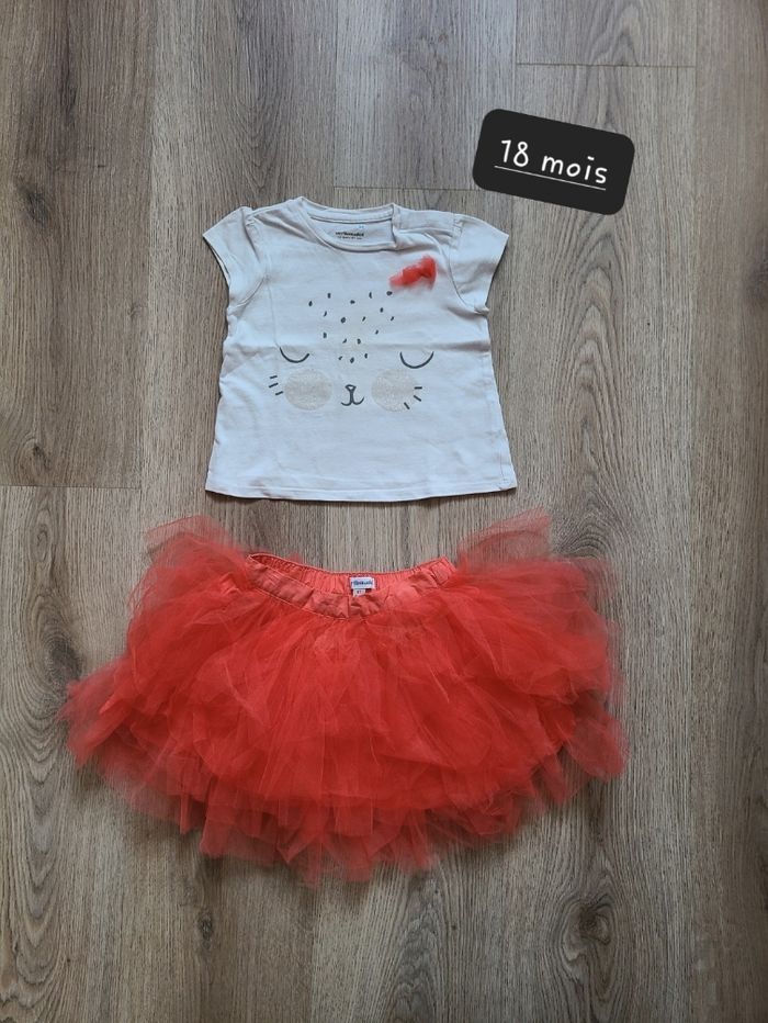 Ensemble Tee-shirt et jupe froufrou
18 mois