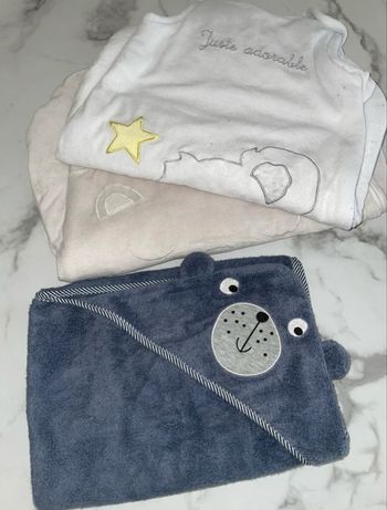 Lot de turbulettes et une serviette de bain