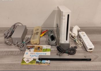 Nintendo Wii complete + Wii Sport avec une Manette et Nunchuck