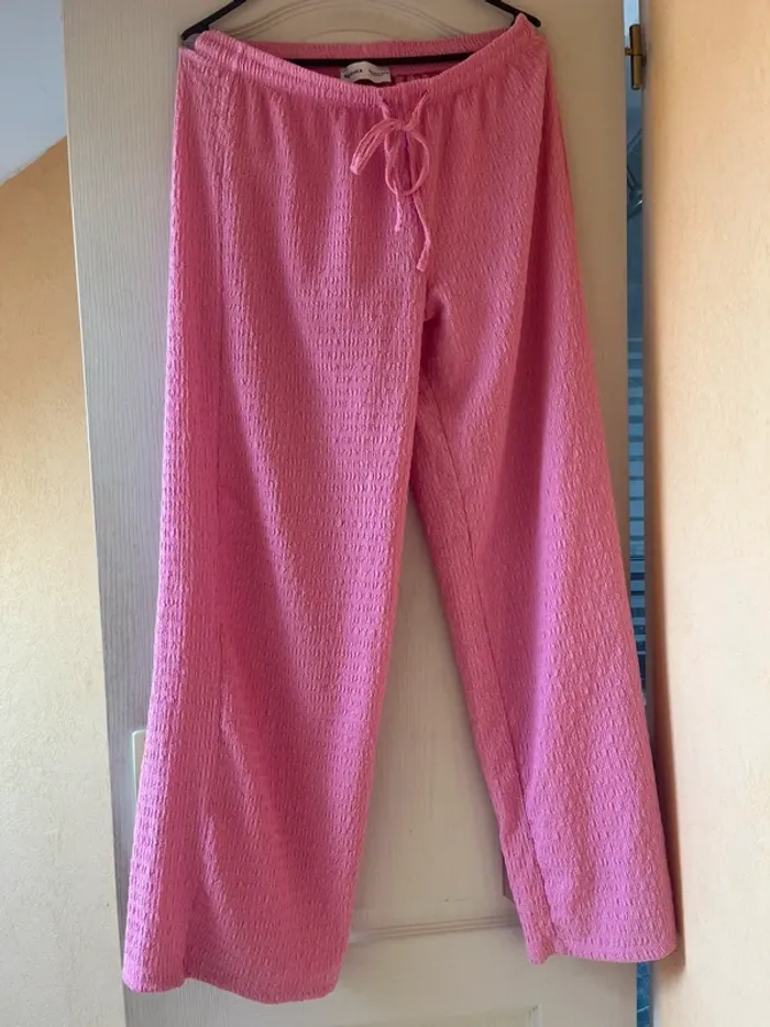 pantalon droit rose plissé gaufré bershka - photo numéro 3