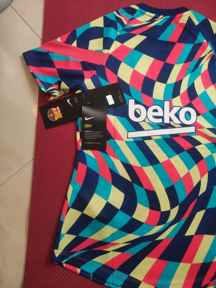 Maillot de foot FC Barcelone, Nike Authentique Officiel taille enfant fille 12/13 ans, Neuf - photo numéro 10